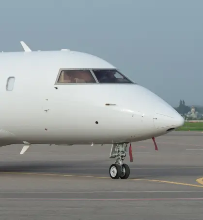 Imagen de un avión en referencia a la Cobertura de Casco de la Póliza de Seguro de Aviación de Seguros Caracas